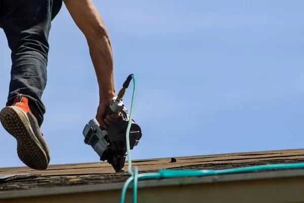 How to Find a Reliable Roofing Replacement Contractor in Pearl