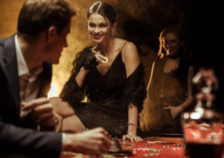 What Should Users Check Before Joining an Online Poker Platform?